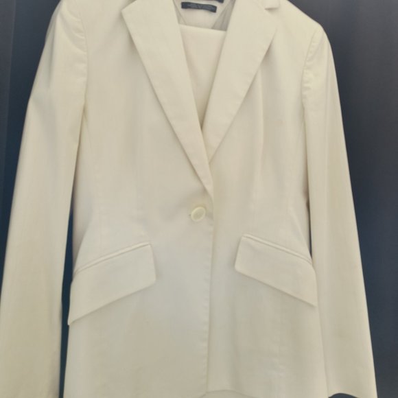 Cream pant suit - Picture 2 of 2